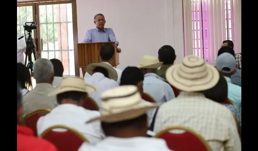 Entre las solicitudes están la legalización de las tierras donde se encuentran los asentamientos campesinos.