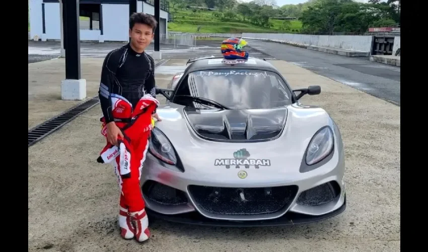 A los cinco años manejó su primer kart en la pista de Coronado. Foto / @sebngracing