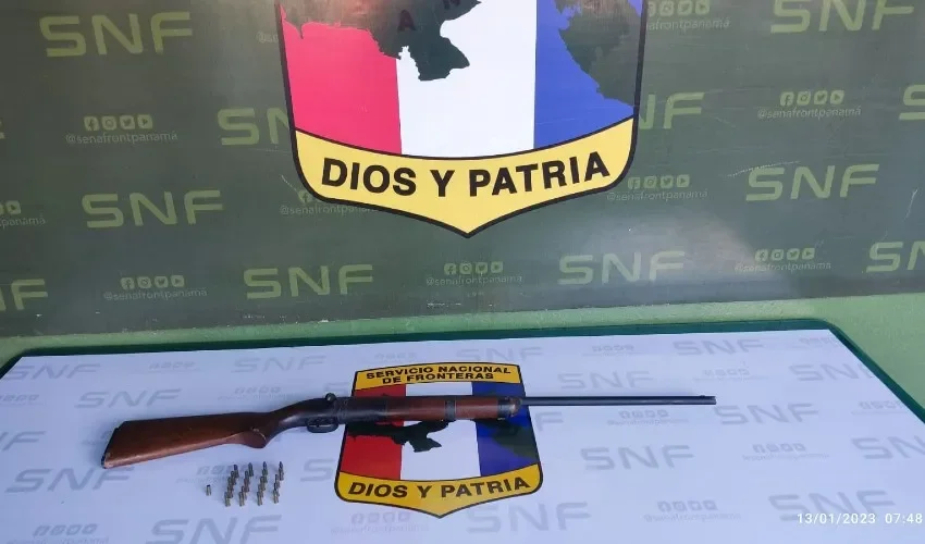 Vista de las armas decomisadas.