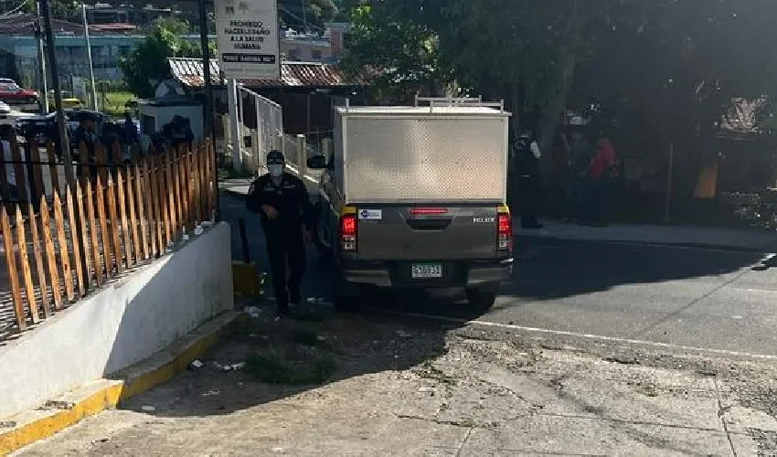 La zona fue acordonada por unidades de la policía y el Ministerio Público. 