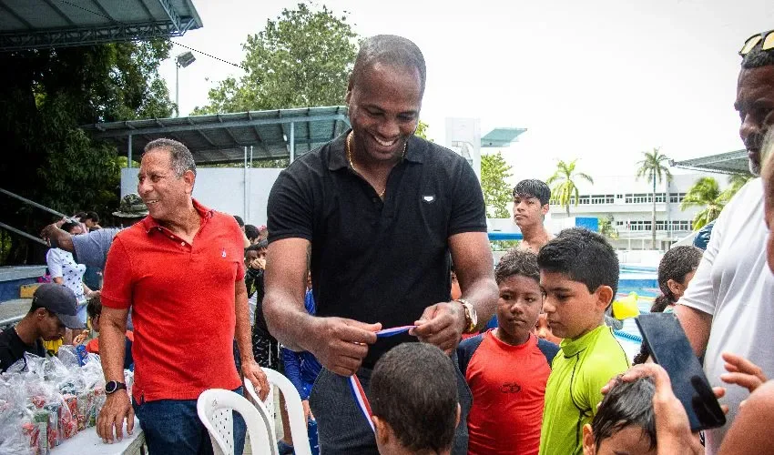 Irving Saladino participó de la culminación de la actividad. 