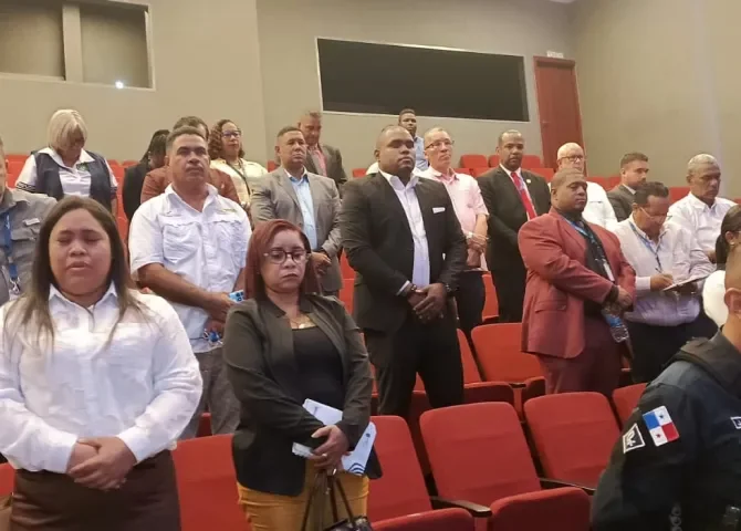  Junta técnica de Colón participa en tema de la situación actual de la CSS 