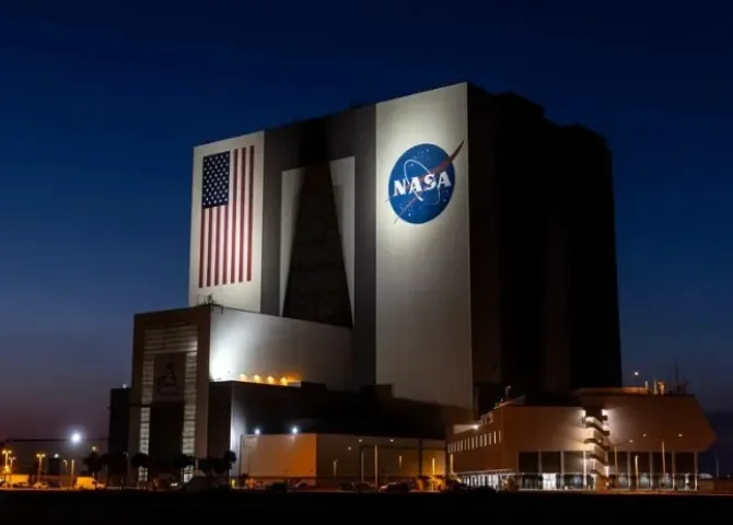  Una vista del edificio de ensamblaje de vehículos de la NASA en el Centro Espacial Kennedy en Cabo Cañaveral, Florida, EE.UU., en una fotografía de archivo. EFE/EPA/Cristóbal Herrera-Ulashkevich 