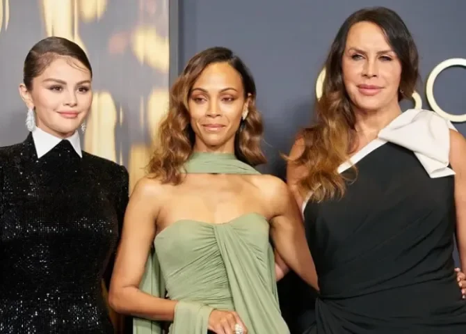  Selena Gomez (i), Zoe Saldana (C) y Karla Sofía Gascon (D), en una fotografía de archivo. EFE/EPA/Allison Dinner 